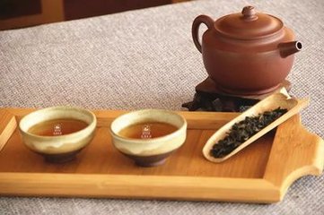 謝李六郎中寄新蜀茶