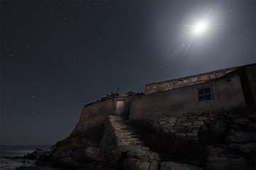 梁山客邸雨后月色佳甚寄懷及甫