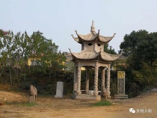 送清遠上人歸楚山舊寺