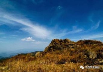 休日登千峰榭遇大風(fēng)雨氣象甚偉