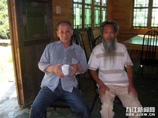 攜諸山客同上香爐峰，遇雨而還，沾濡狼藉，