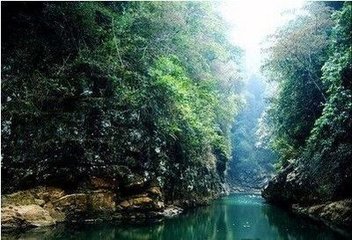 貞女峽（在連州桂陽縣，秦時(shí)有女子化石在東岸穴中）