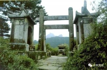 北山園山石形勢賣盜夜半擇其尤者竊去累日懷