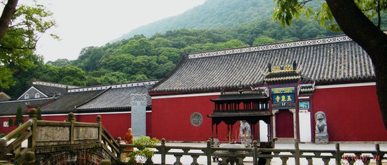 送玉泉道者回山寺