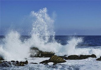 浪淘沙·白浪茫茫與海連