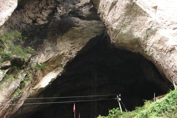 送謝景思假太常少卿奉祀溫州太廟先至三街省