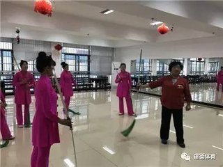 宿建封寺，曉登盡善亭，望韶石三首