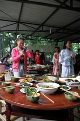 壬辰端陽(yáng)后一日會(huì)潛齋以竹深留客處荷凈納涼