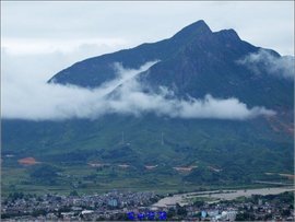 浪淘沙（云藏鵝湖山）