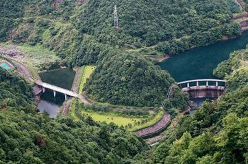 和段校書冬夕寄題廬山