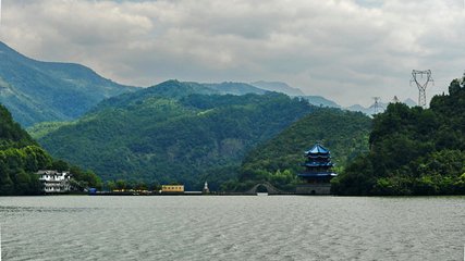 富春嚴(yán)子陵祠