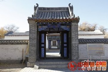 送王府張參軍附學(xué)及第東歸