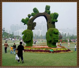 前年春，與獨孤常州兄花時為別，倏已三年矣