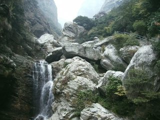 雨中觀廬山