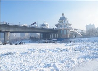 王七招飲余游紫藤塢值雪失期