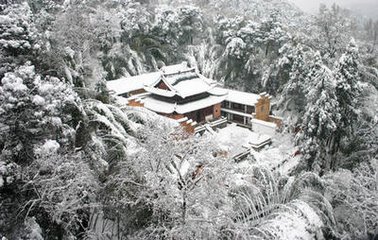 天臺(tái)石梁雨后觀瀑歌