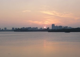 定風(fēng)波·極目秋光夕照開