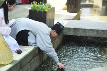 上巳日久病不出示兒侄二首